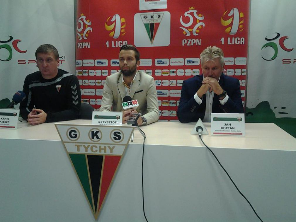 Konferencja prasowa po meczu GKS tychy -Podbeskidzie B-B. Trener Jan Kocian - pierwszy z prawej.