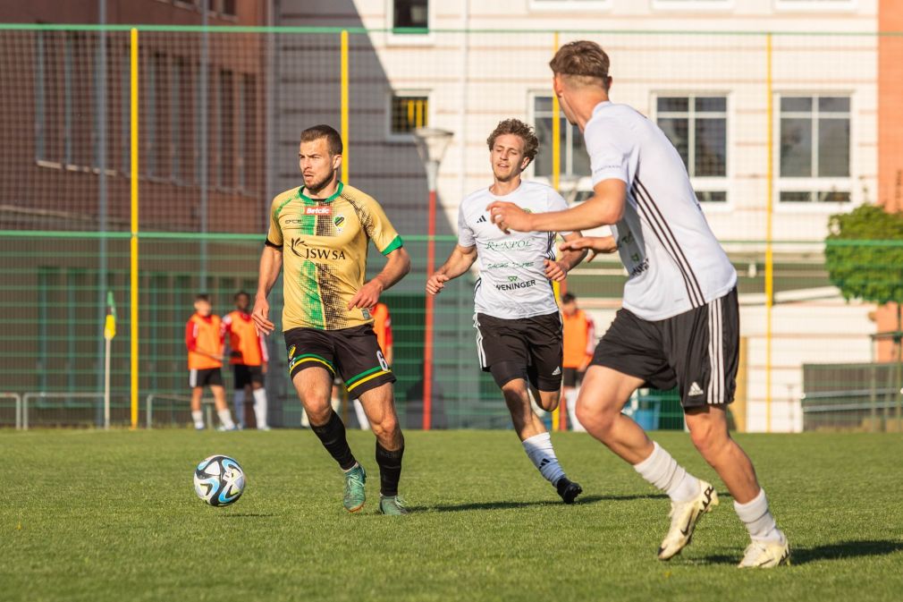 Podlesianka gromi outsidera. Unia rozbita przez Carinę - wyniki 28. kolejki Betclic 3. ligi