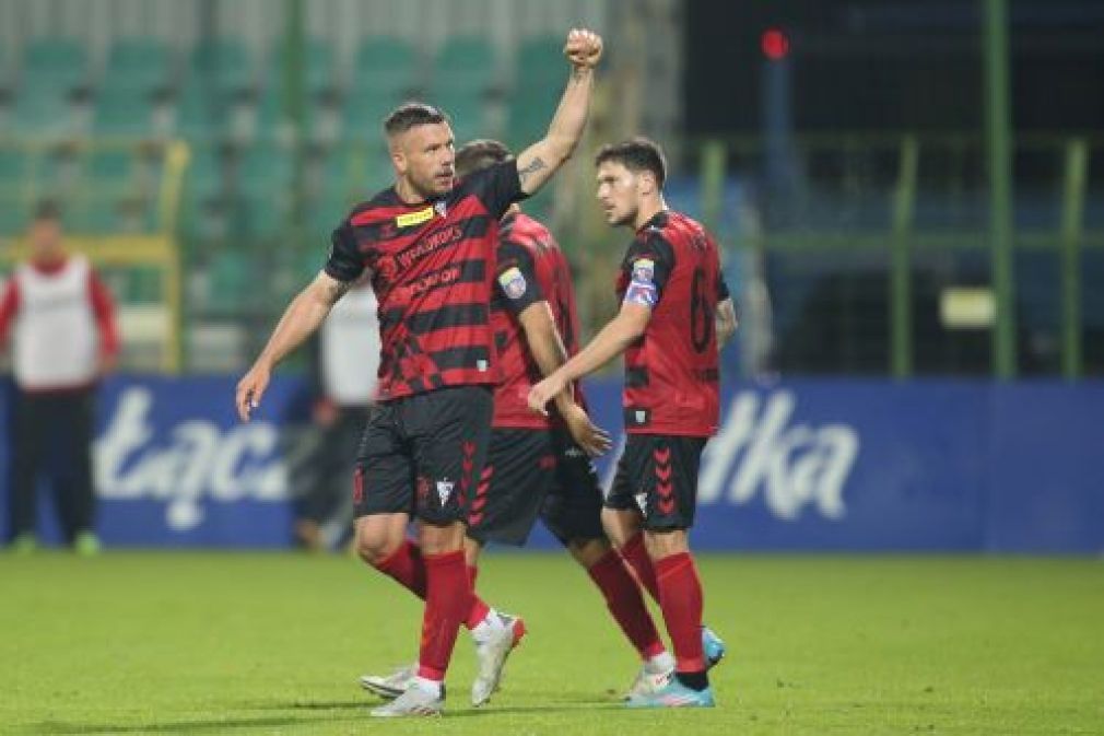 Lukas Podolski dał awans Górnikowi. Piast też gra dalej - wyniki 1/16 Pucharu Polski