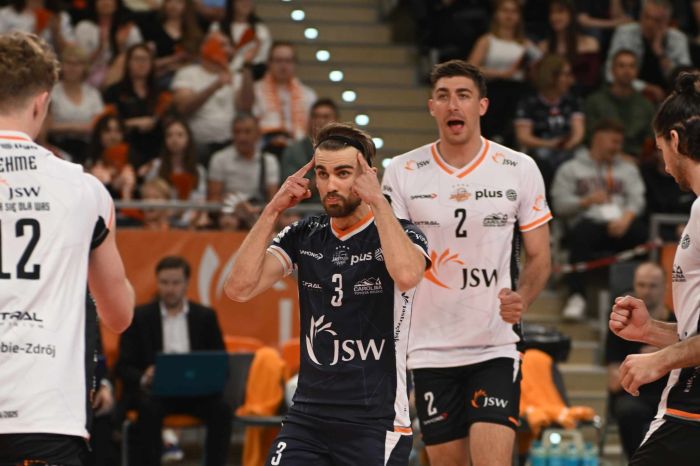 Mistrz na łopatkach. JSW Jastrzębski Węgiel przegrał pierwszy mecz półfinałowy