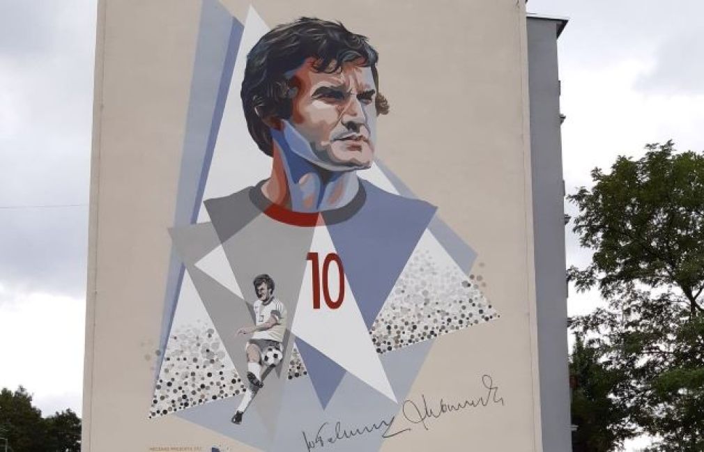 W Sośnicy odsłonięty został mural z wizerunkiem Włodzimierza Lubańskiego