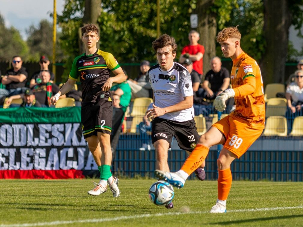 Kolejna wysoka porażka Pniówka. Podlesianka walczy do końca - wyniki 32. kolejki Betclic 3. ligi